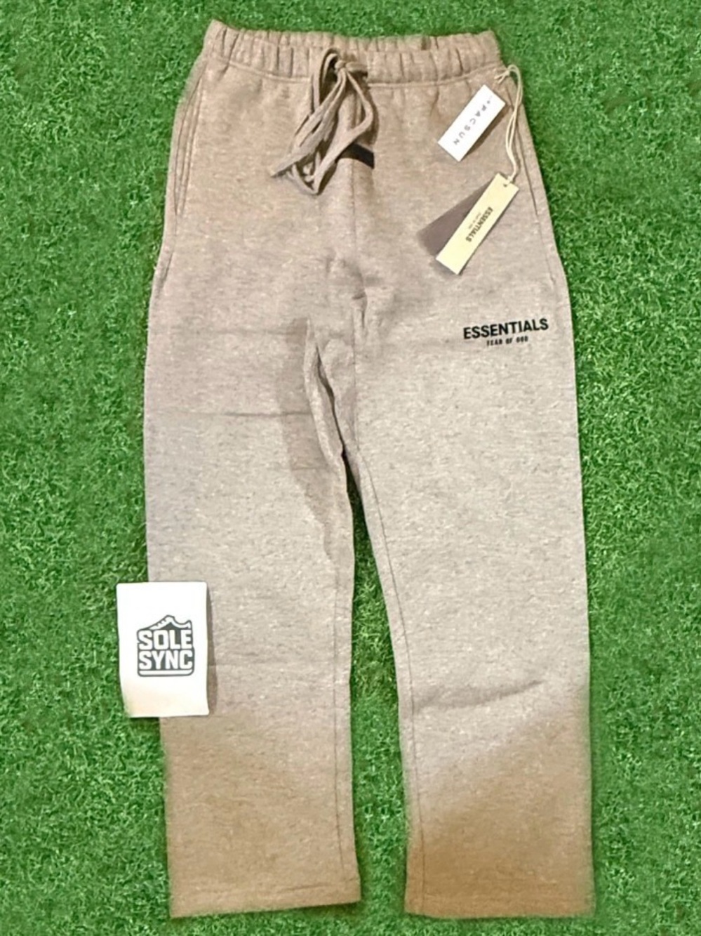 Fear of God ESSENTIALS sweats light oat meal